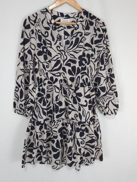 Velvet by Graham & Spencer Dresses & Skirts - Velvet By Graham & Spencer Women's Floral Print 3/4 Sleeve Dress